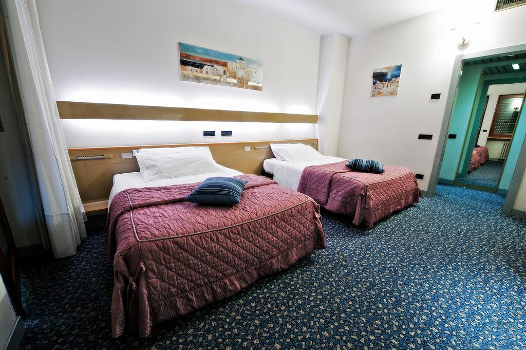 Hotel Michelangelo Biella Habitación foto