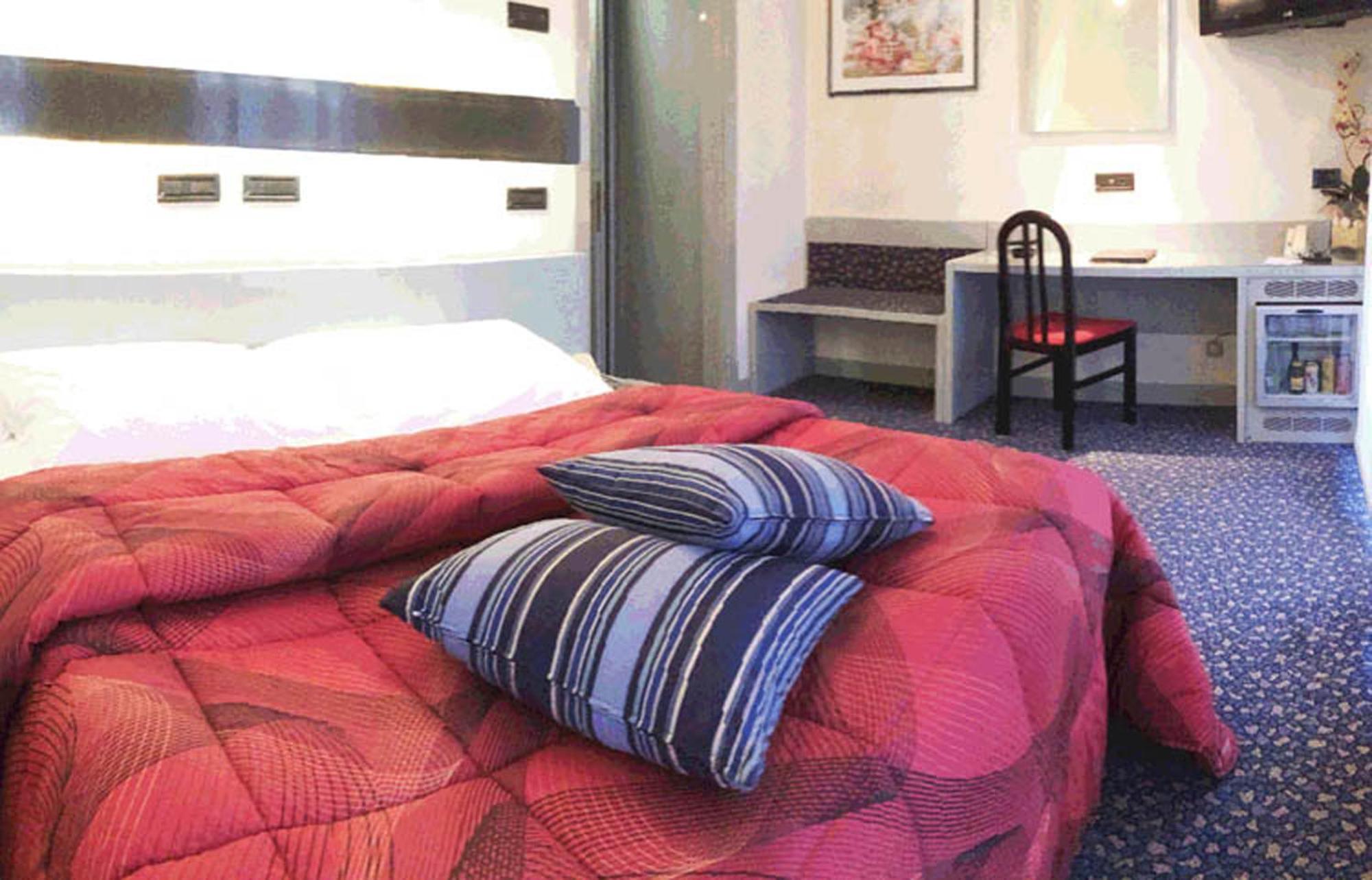 Hotel Michelangelo Biella Habitación foto